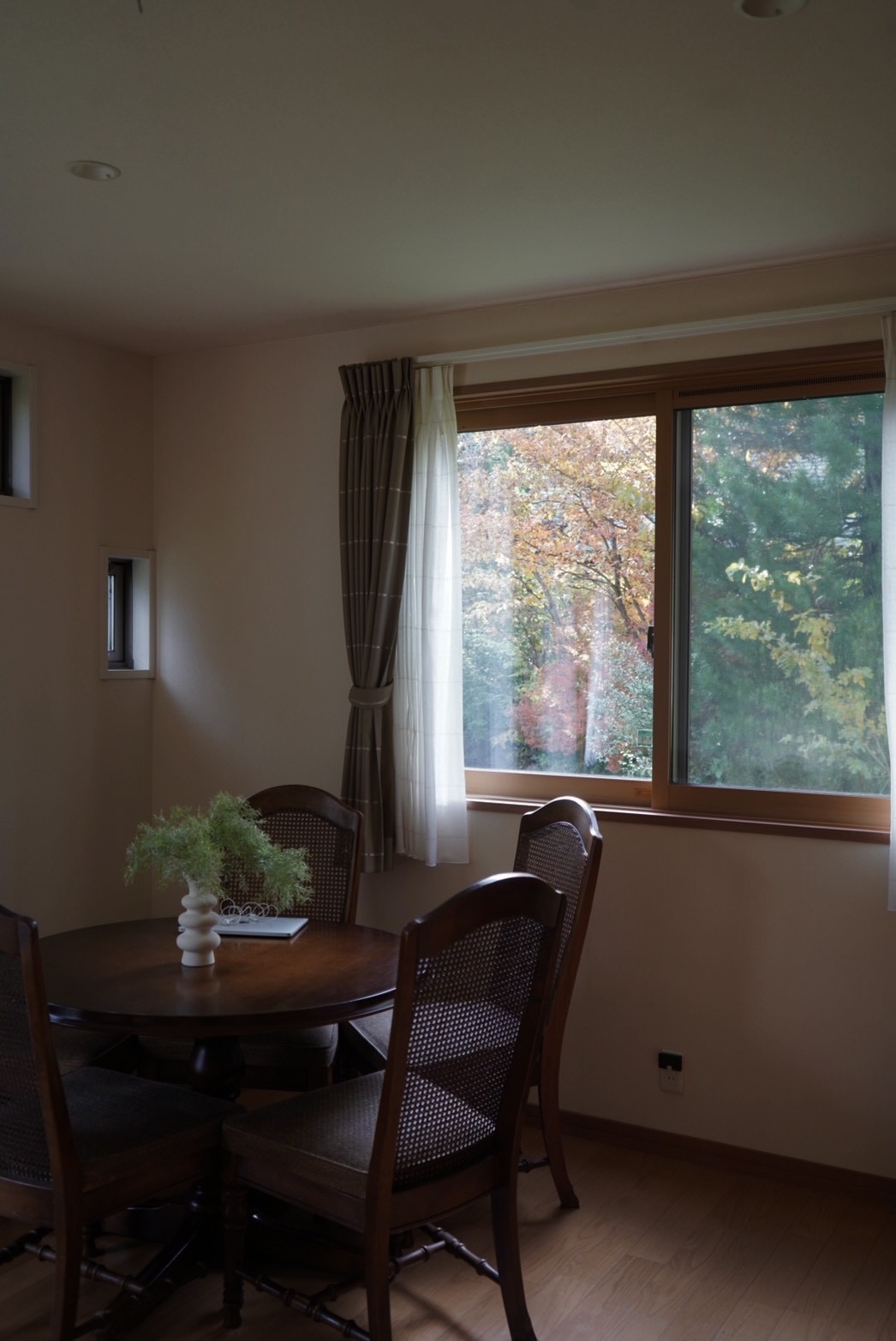 Dining room with autumn foliage view